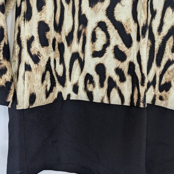 CHICO'S 3/4 Sleeve Leopard Print Top - Picture 5 of 8